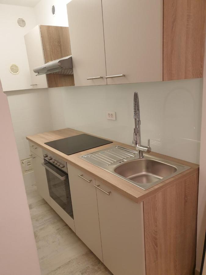 Apartman P-E Pula Zewnętrze zdjęcie